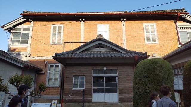 群馬県富岡市の富岡製糸場の検査人館