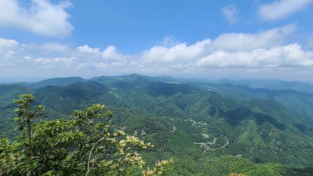 群馬県甘楽郡の荒船山艫岩