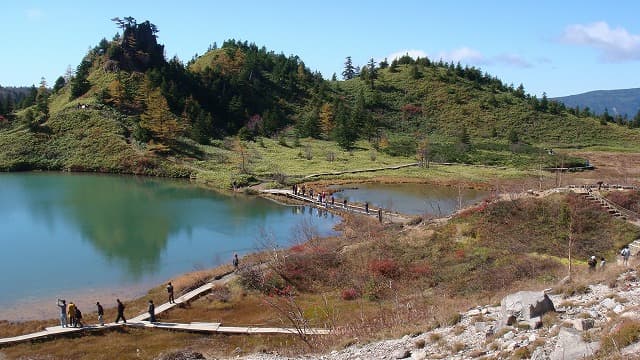 群馬県吾妻郡の草津白根山鏡池