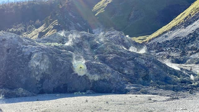 群馬県吾妻郡の草津白根山殺生河原