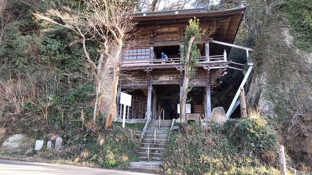 埼玉県比企郡の岩室観音堂