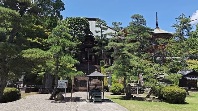 埼玉県比企郡の岩殿山安楽寺