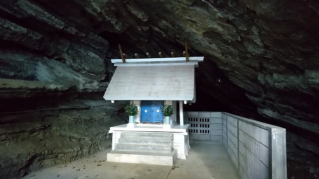 千葉県館山市の鉈切洞穴