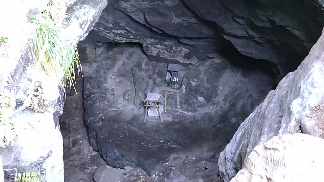 千葉県南房総市の弁財天の洞窟
