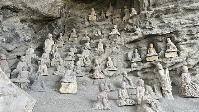 千葉県安房郡の羅漢石像群