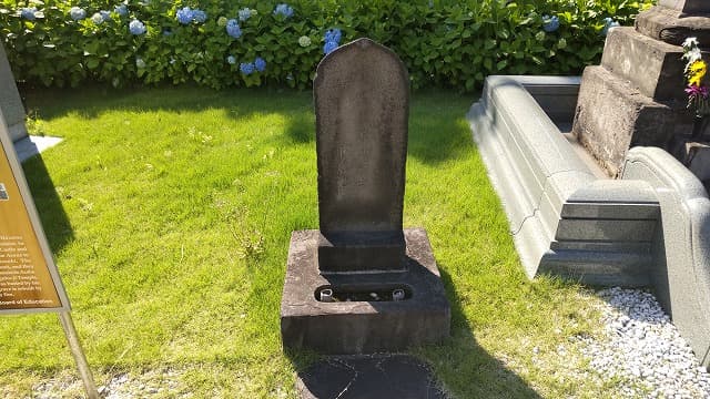 東京都中央区の間新六供養塔