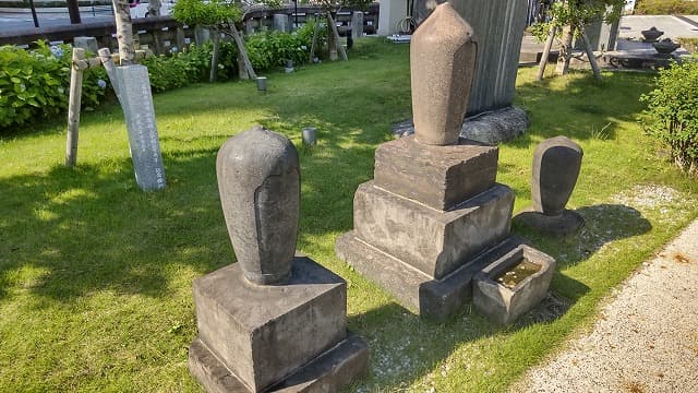 東京都中央区の酒井抱一墓