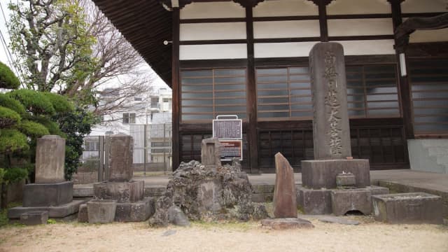 東京都港区の英一蝶墓