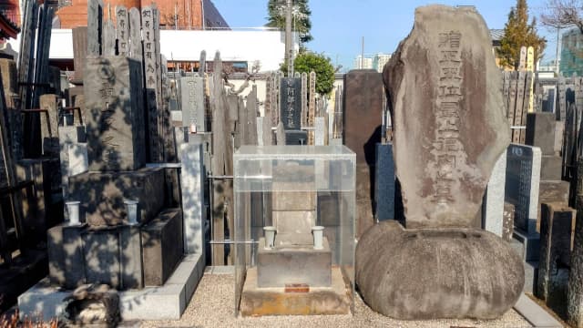 東京都文京区の最上徳内墓