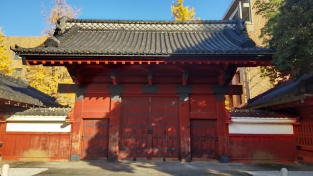 東京都文京区の旧加賀屋敷御守殿門 (赤門)