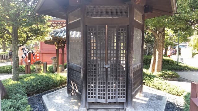 東京都台東区の六地蔵石燈籠