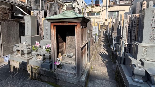 東京都台東区の葛飾北斎墓