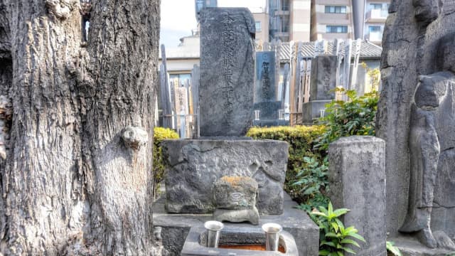 東京都台東区の谷文晁墓