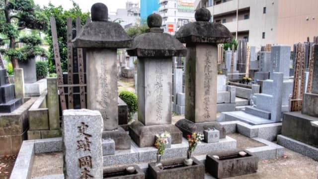 東京都渋谷区の岡本玄冶墓