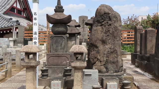 東京都豊島区の遠山景元墓