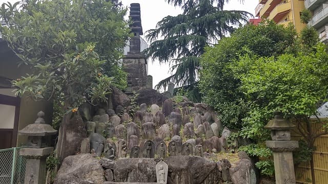 東京都荒川区の首塚・七重の塔