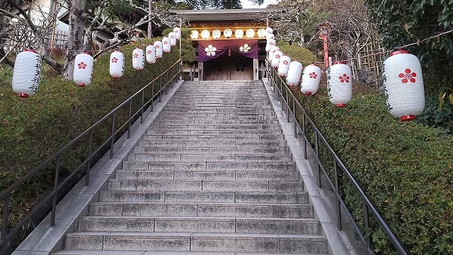 神奈川県の荏柄天神社境内