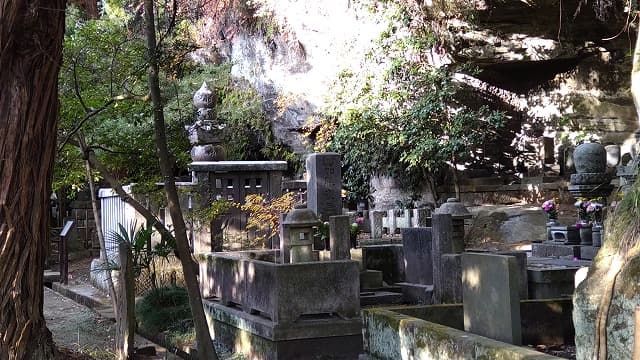 神奈川県の浄光明寺境内・冷泉為相墓
