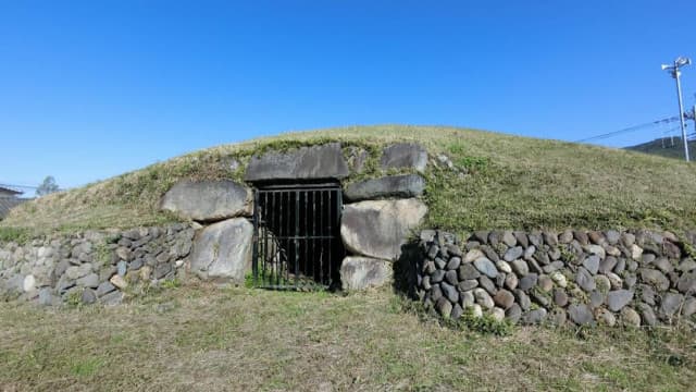 山梨県甲府市の加牟那塚
