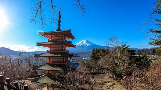 山梨県富士吉田市の新倉山浅間公園