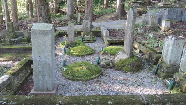 岐阜県高山市の赤田臥牛墓