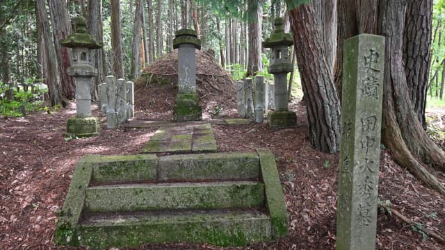 岐阜県高山市の田中大秀墓