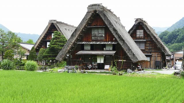 岐阜県大野郡の白川郷・五箇山の合掌造り集落