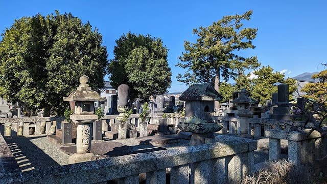 静岡県沼津市の白隠禅師墓