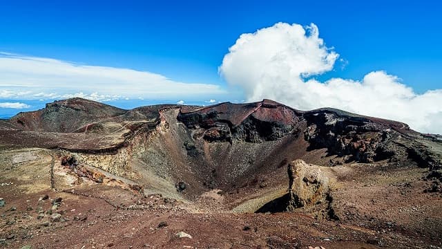 静岡県駿東郡の富士山頂噴火口