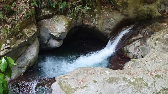 静岡県賀茂郡の河津七滝(海老滝)