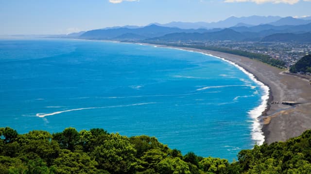 三重県熊野市の熊野参詣道（七里御浜）