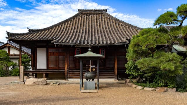 大阪府大阪市の荘厳浄土寺境内