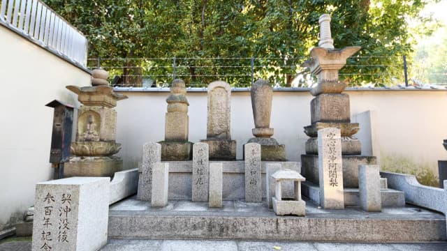 大阪府大阪市の契沖旧庵（円珠庵）ならびに墓