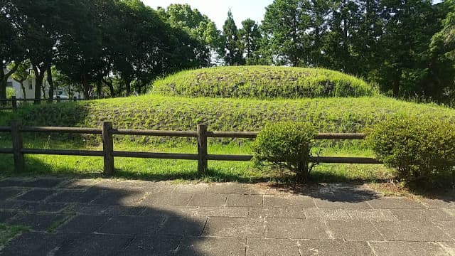 奈良県奈良市の石のカラト古墳