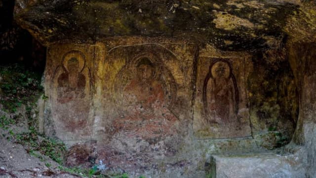 奈良県奈良市の地獄谷石窟仏