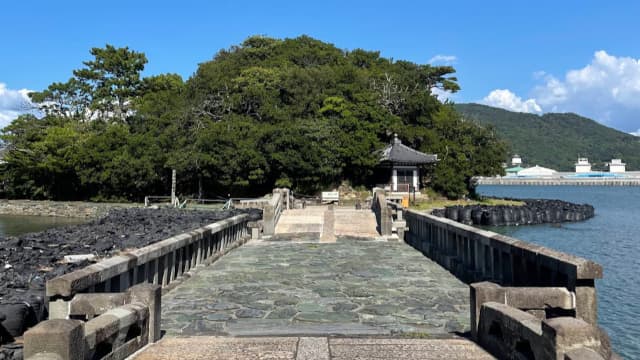 和歌山県和歌山市の和歌の浦（妹背山と三断橋）