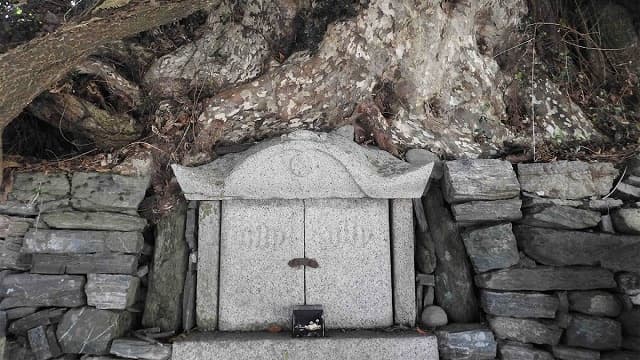 和歌山県海南市の明秀上人廟所（竹園社）