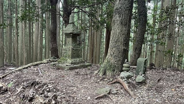 和歌山県田辺市の近露の宝塔