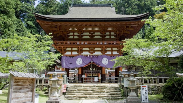 和歌山県伊都郡の丹生都比売神社境内
