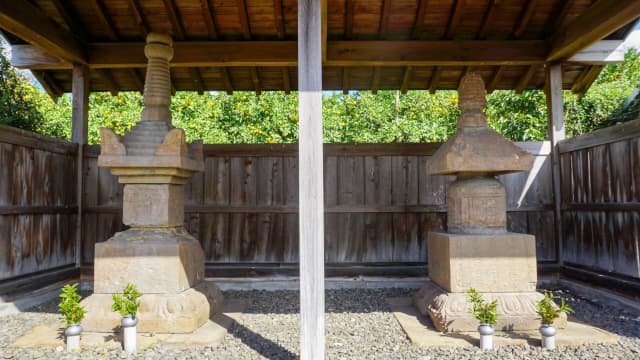 和歌山県有田郡の奥の宝塔及び宝篋印塔