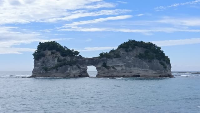 和歌山県西牟婁郡の円月島（高嶋）及び千畳敷