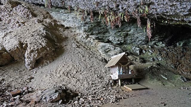 島根県出雲市の猪目洞窟遺物包含層