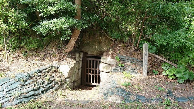 島根県出雲市の上塩冶築山古墳