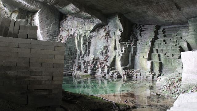 島根県大田市の福光石切り場