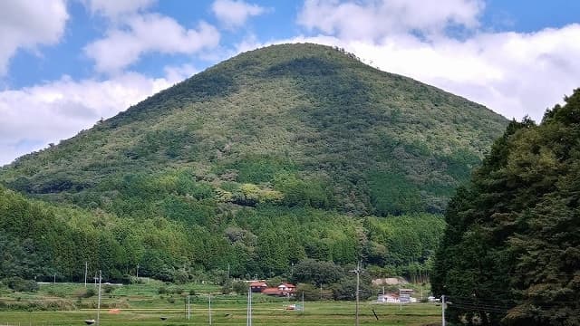 島根県鹿足郡の青野山