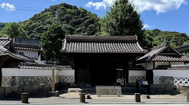 島根県鹿足郡の多胡家表門