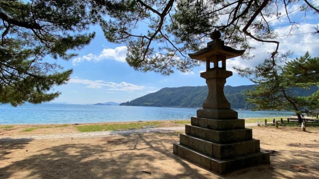 広島県呉市の万葉集遺跡長門島松原（桂濱神社境内）