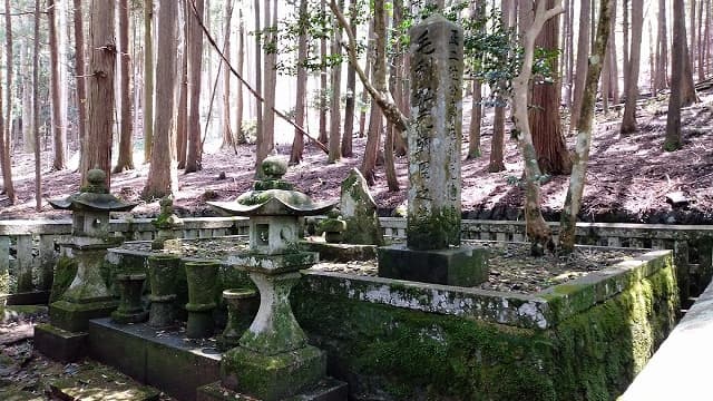 広島県安芸高田市の毛利弘元墓