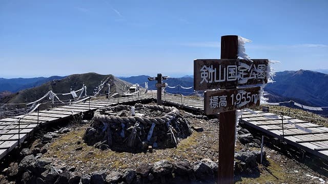 徳島県三好市の剣山