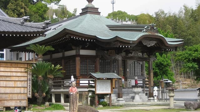 愛媛県宇和島市の伊予遍路道（稲荷神社境内及び龍光寺境内）